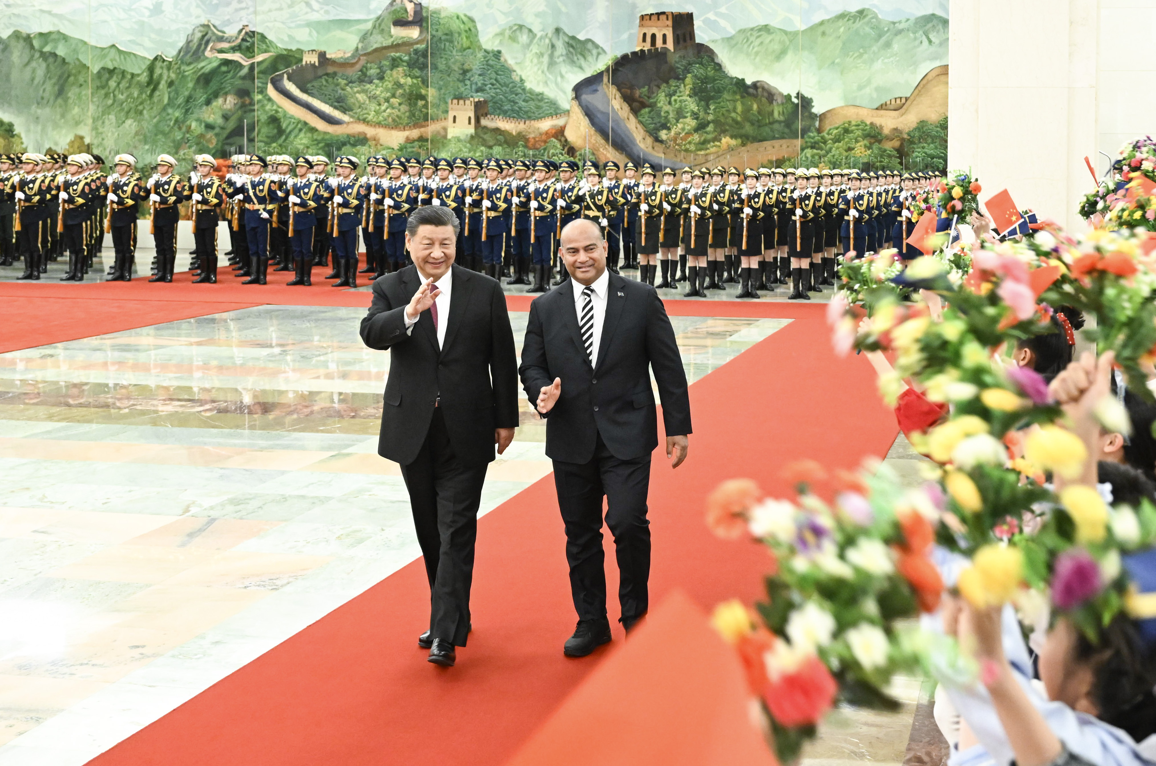 ?2024年3月25日，習(xí)近平在人民大會(huì)堂北大廳為阿迪昂舉行歡迎儀式。