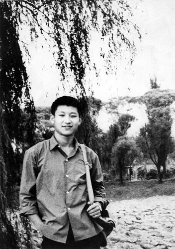 這是1972年，插隊回京探親時的習近平。